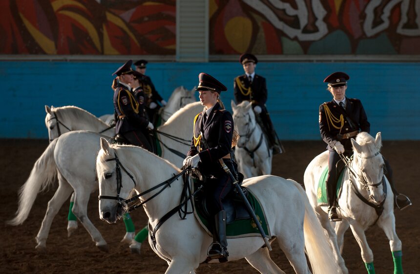 Кавалерийские маневры сотрудников ГУ МВД Москвы. Фоторепортаж 3 фото