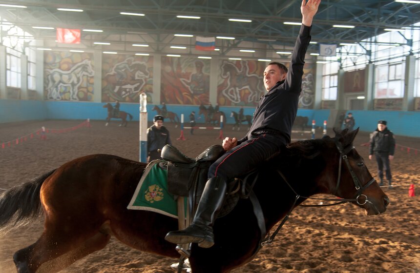 Кавалерийские маневры сотрудников ГУ МВД Москвы. Фоторепортаж 26 фото