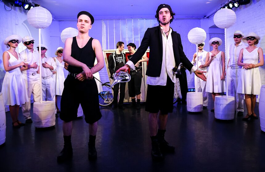 Спектакль "Сирано" в театре МОСТ. Фоторепортаж 6 фото