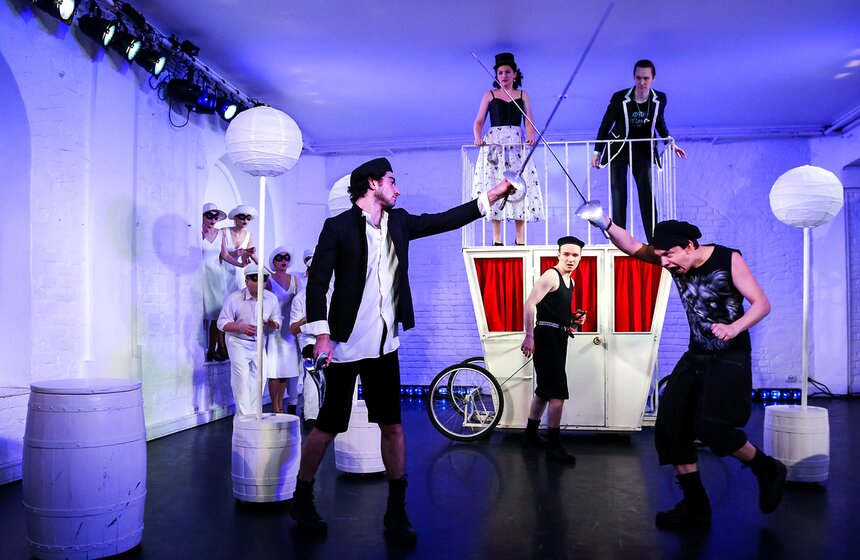 Спектакль "Сирано" в театре МОСТ. Фоторепортаж 8 фото