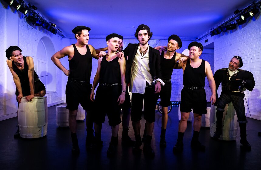 Спектакль "Сирано" в театре МОСТ. Фоторепортаж 19 фото