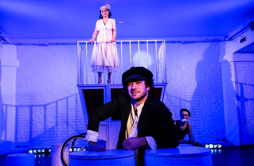 Спектакль "Сирано" в театре МОСТ. Фоторепортаж 28 фото