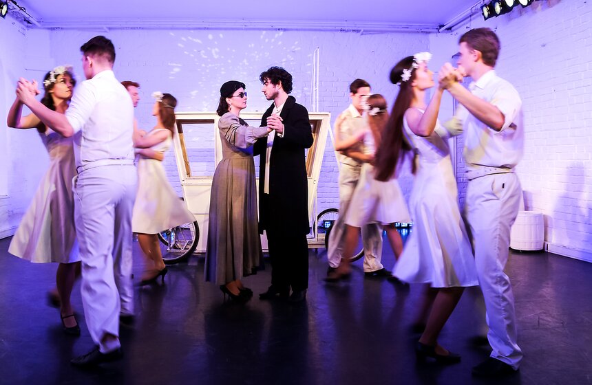 Спектакль "Сирано" в театре МОСТ. Фоторепортаж 46 фото