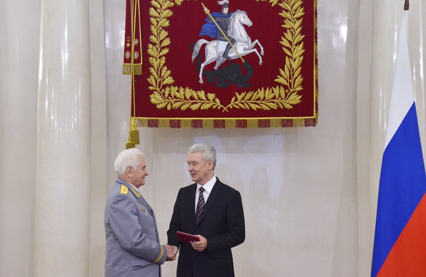 Собянин вручил государственные награды москвичам 4 фото