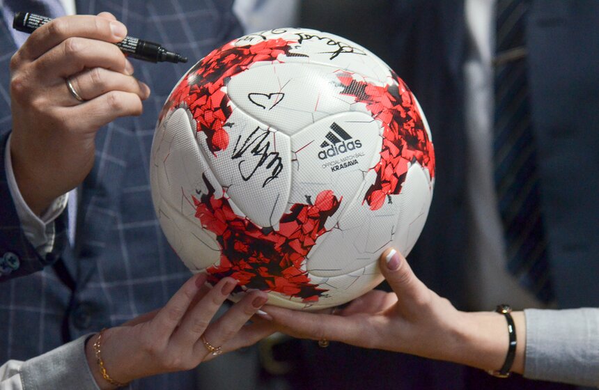 Посвященный Кубку конфедераций поезд запустили в подземке 16 фото