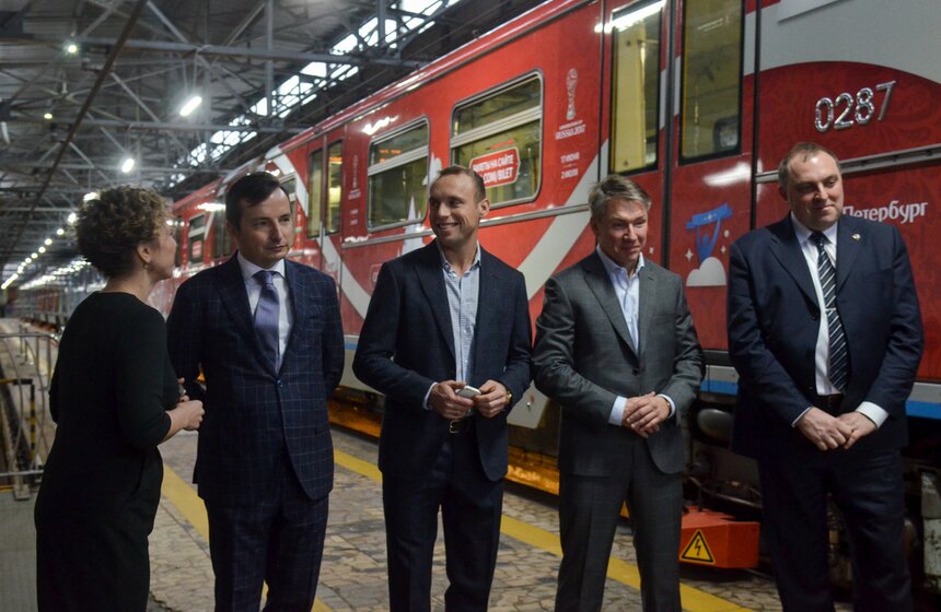 Посвященный Кубку конфедераций поезд запустили в подземке 13 фото