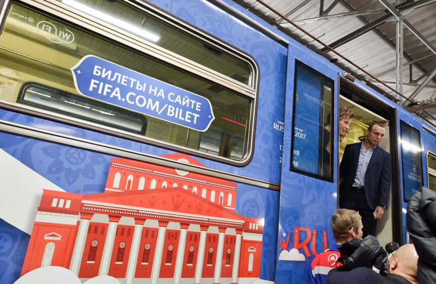 Посвященный Кубку конфедераций поезд запустили в подземке 17 фото