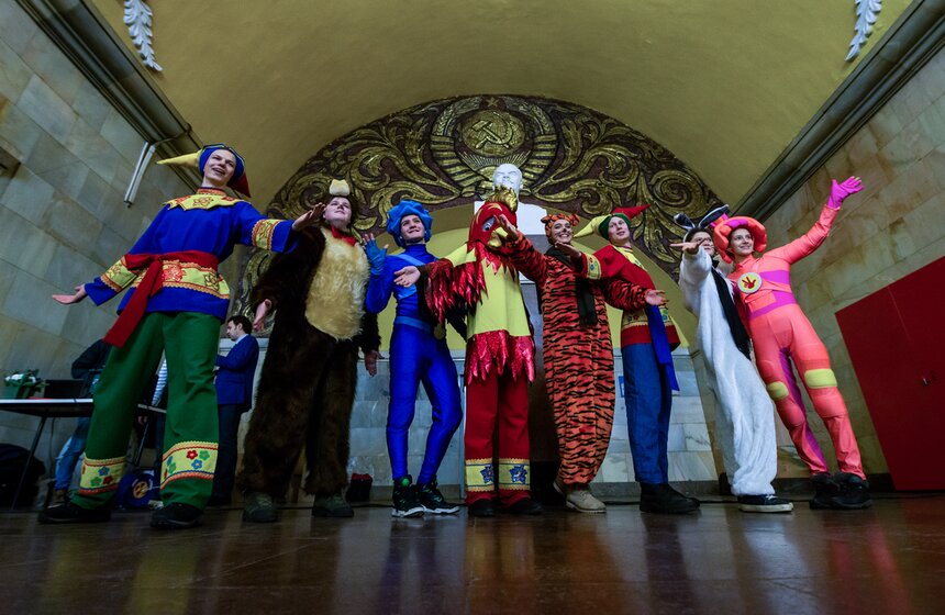 Уникальный Новогодний поезд запущен в московском метро 5 фото