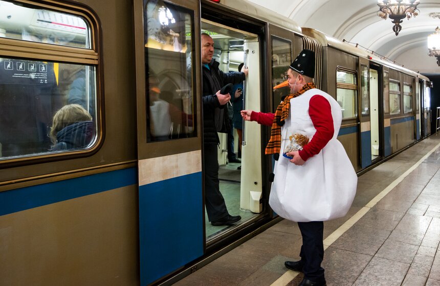 Уникальный Новогодний поезд запущен в московском метро 4 фото
