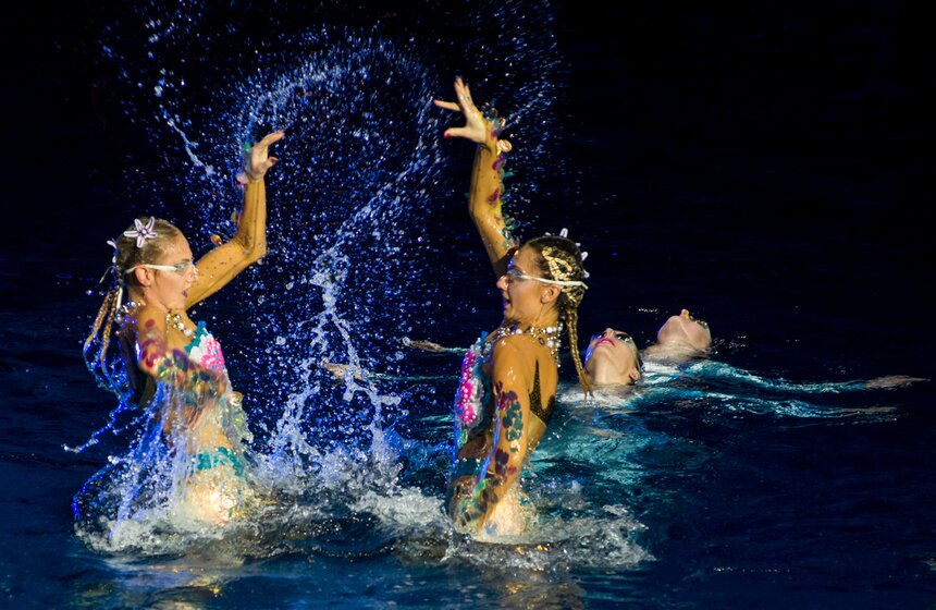 Цирковое шоу на воде "Тайна подземного моря" 12 фото