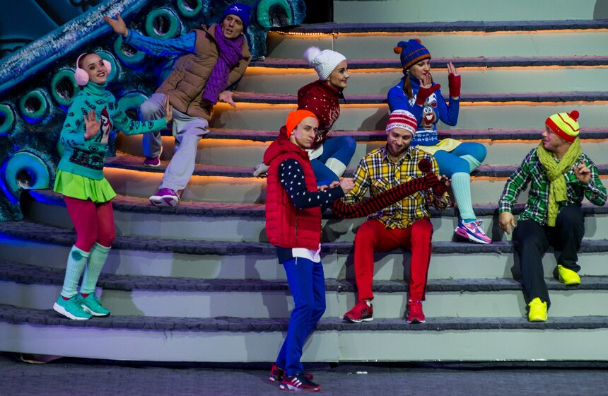 Цирковое шоу на воде "Тайна подземного моря" 6 фото