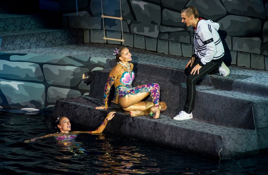 Цирковое шоу на воде "Тайна подземного моря" 15 фото