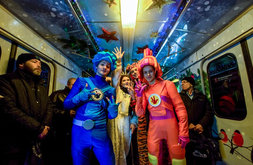Уникальный Новогодний поезд запущен в московском метро 20 фото