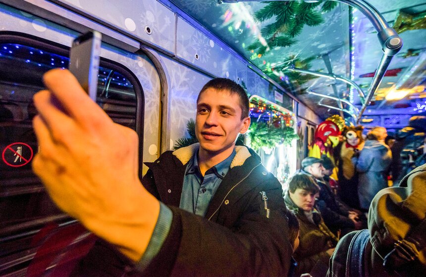 Уникальный Новогодний поезд запущен в московском метро 17 фото