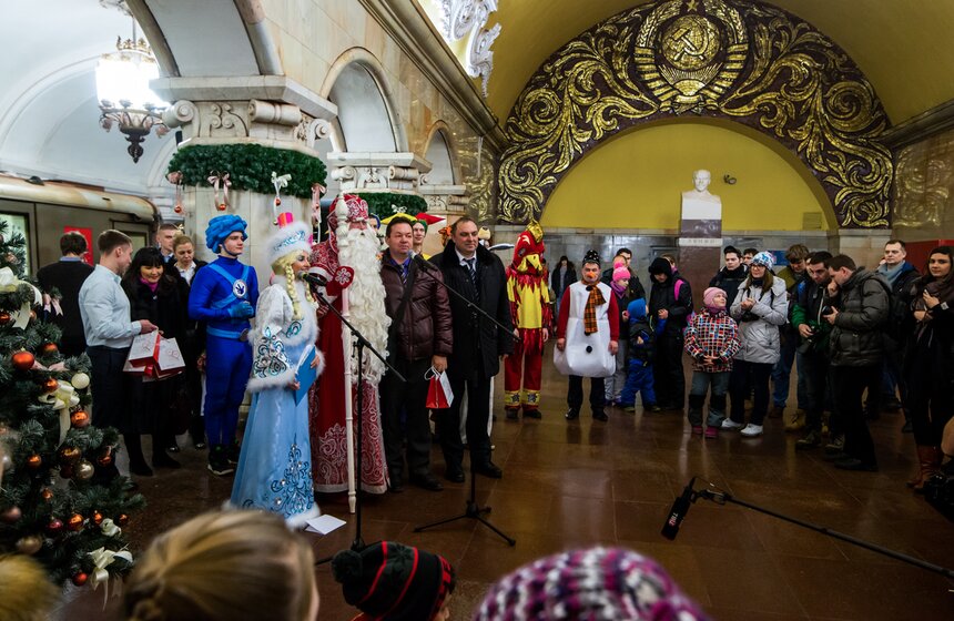 Уникальный Новогодний поезд запущен в московском метро 10 фото
