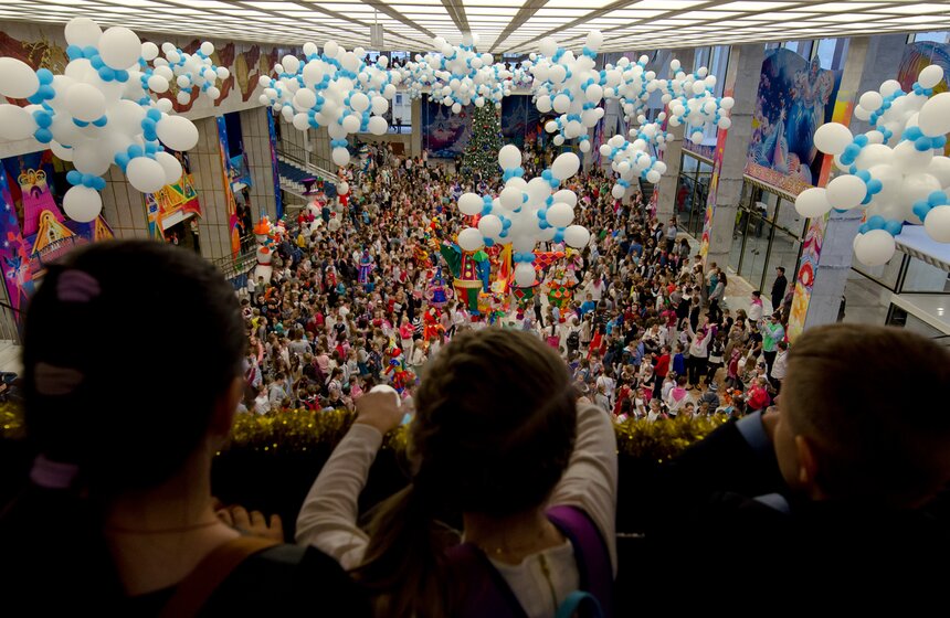 Главная Елка страны стартовала в Кремле 12 фото