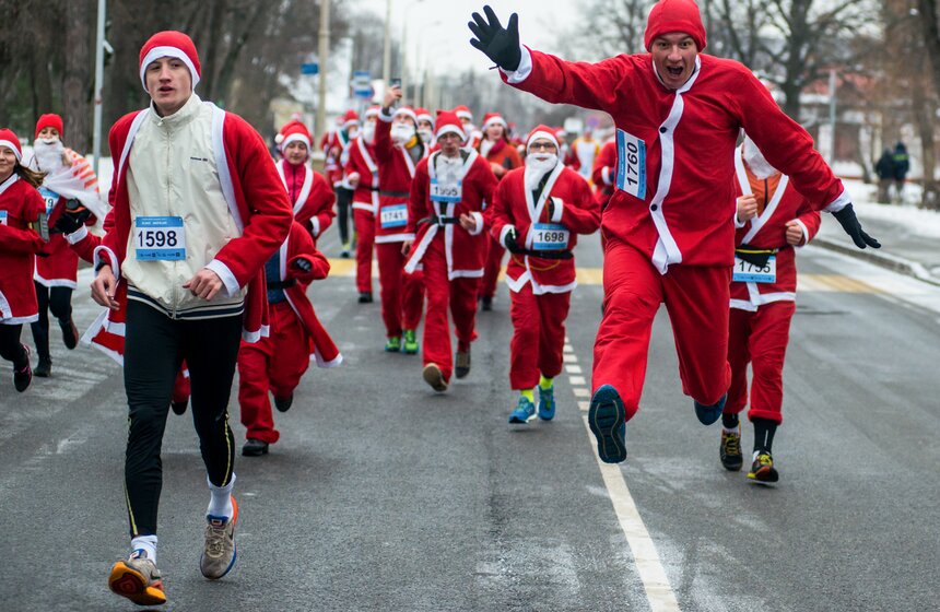 Благотворительный забег Дедов Морозов 14 фото