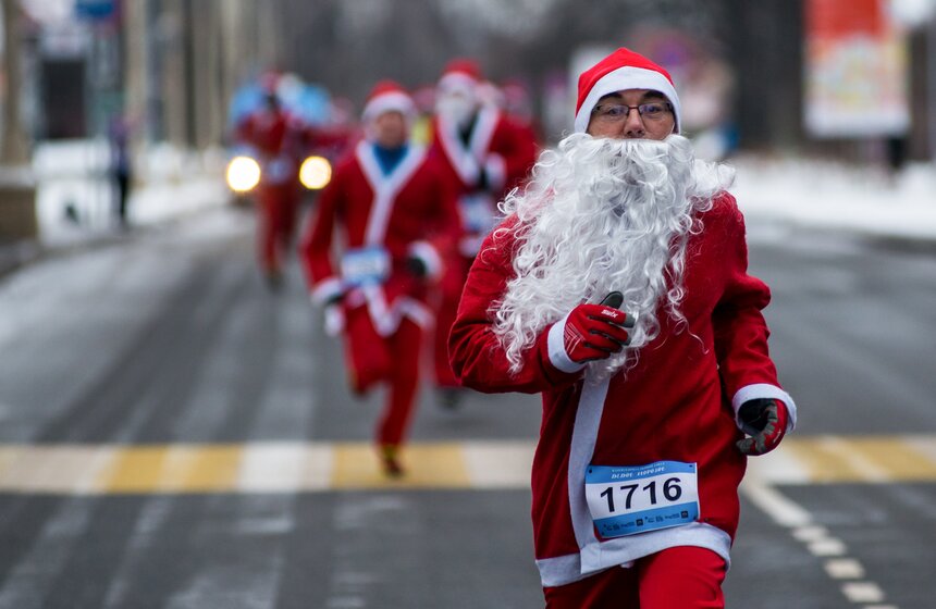 Благотворительный забег Дедов Морозов 9 фото