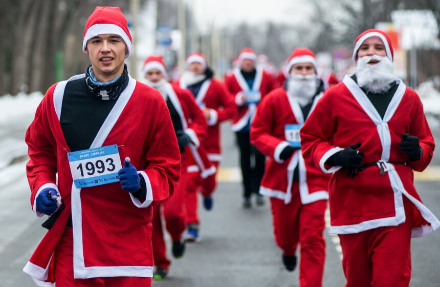Благотворительный забег Дедов Морозов 11 фото