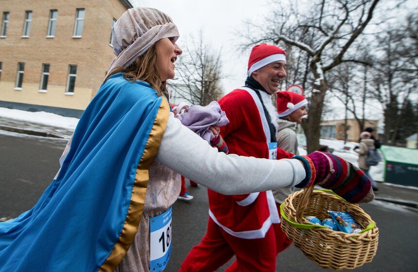 Благотворительный забег Дедов Морозов 18 фото