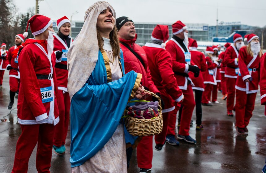 Благотворительный забег Дедов Морозов 2 фото