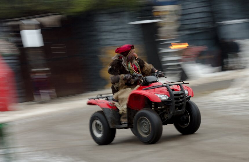 Новогодняя елка каскадеров "Властелин колец - Хоббит-стрелец" 15 фото