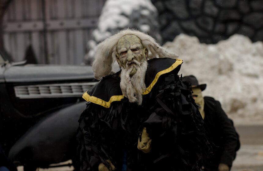 Новогодняя елка каскадеров "Властелин колец - Хоббит-стрелец" 7 фото