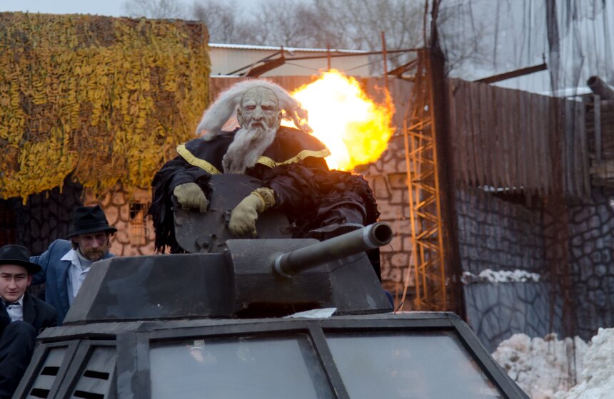 Новогодняя елка каскадеров "Властелин колец - Хоббит-стрелец" 13 фото