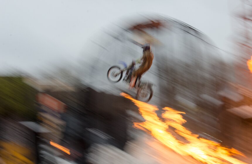 Новогодняя елка каскадеров "Властелин колец - Хоббит-стрелец" 12 фото