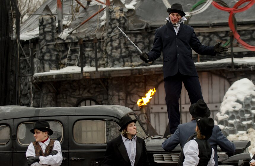 Новогодняя елка каскадеров "Властелин колец - Хоббит-стрелец" 6 фото