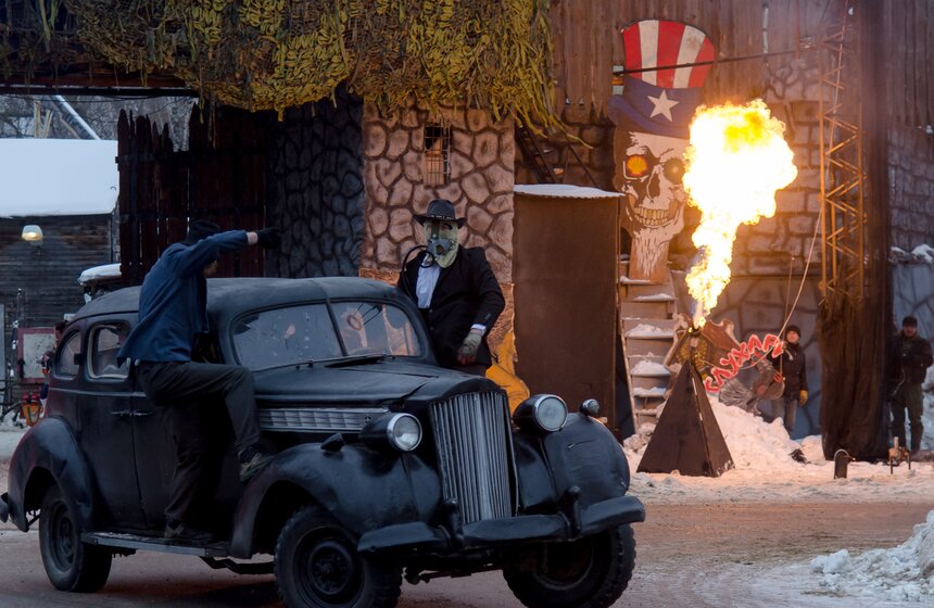 Новогодняя елка каскадеров "Властелин колец - Хоббит-стрелец" 5 фото