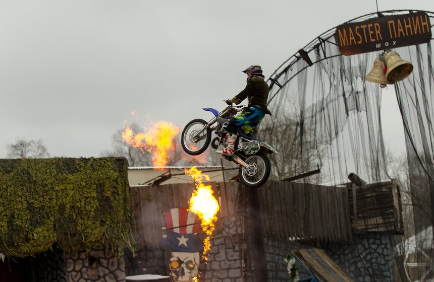 Новогодняя елка каскадеров "Властелин колец - Хоббит-стрелец" 4 фото