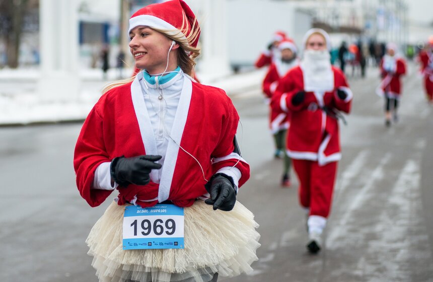 Благотворительный забег Дедов Морозов 24 фото