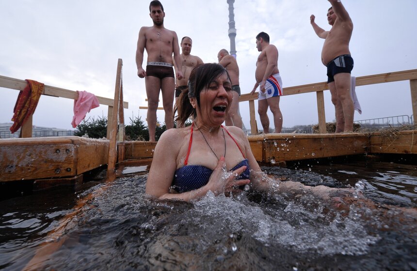 Как прошли крещенские купания в Останкине 5 фото