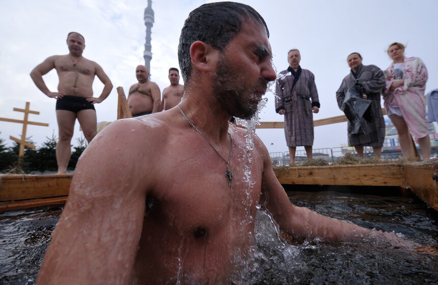 Как прошли крещенские купания в Останкине 6 фото
