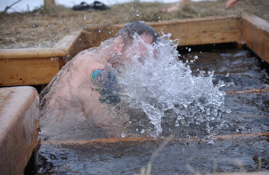 Как прошли крещенские купания в Останкине 15 фото