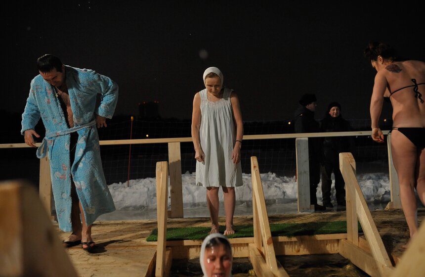 Как прошли крещенские купания в Покровском-Стрешневе 43 фото