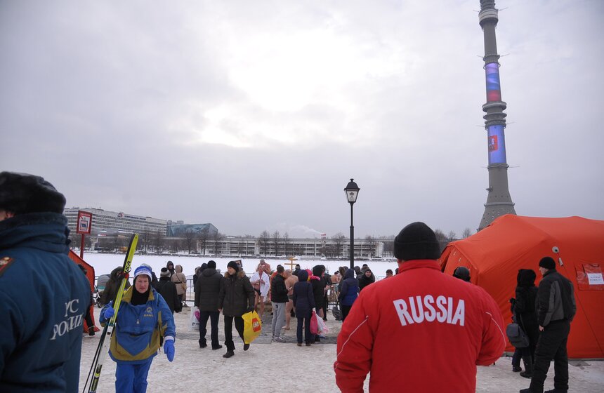 Как прошли крещенские купания в Останкине 2 фото