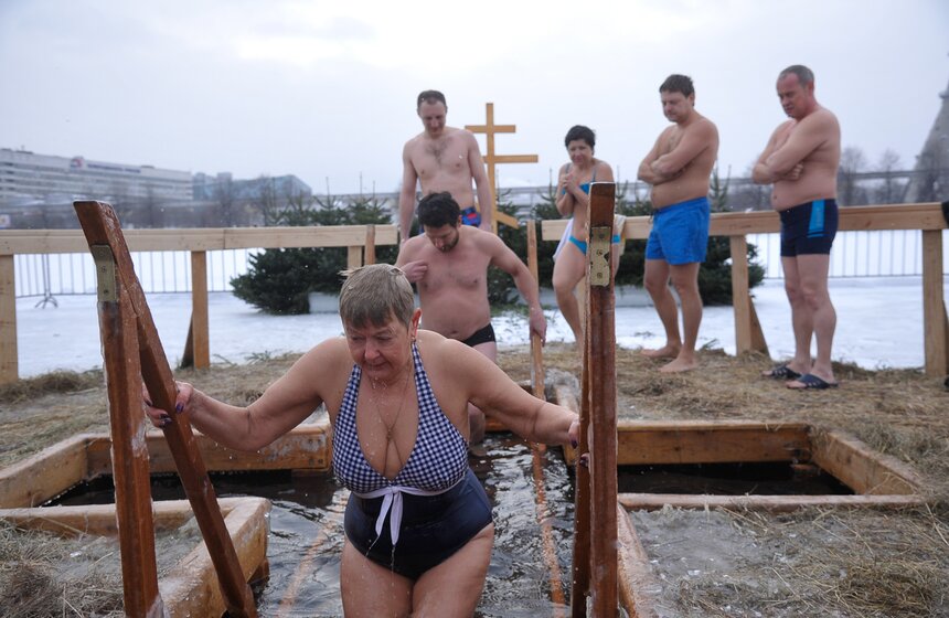 Как прошли крещенские купания в Останкине 19 фото