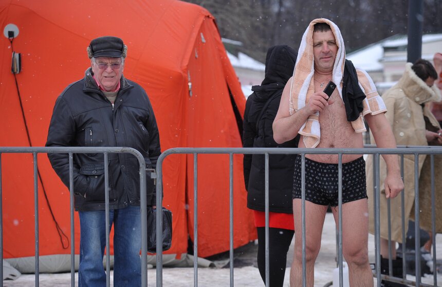 Как прошли крещенские купания в Останкине 21 фото