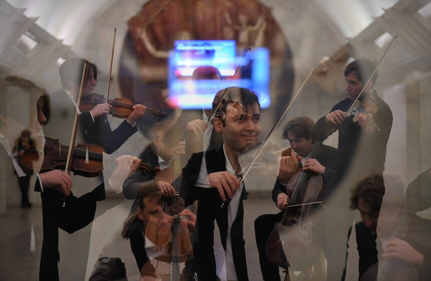 Музыкальный флешмоб в метро в честь Дня студента 18 фото