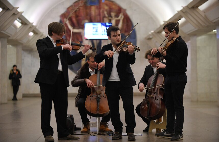 Музыкальный флешмоб в метро в честь Дня студента 17 фото