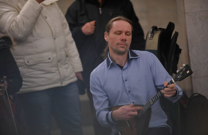 Музыкальный флешмоб в метро в честь Дня студента 25 фото