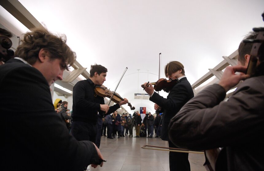 Музыкальный флешмоб в метро в честь Дня студента 11 фото