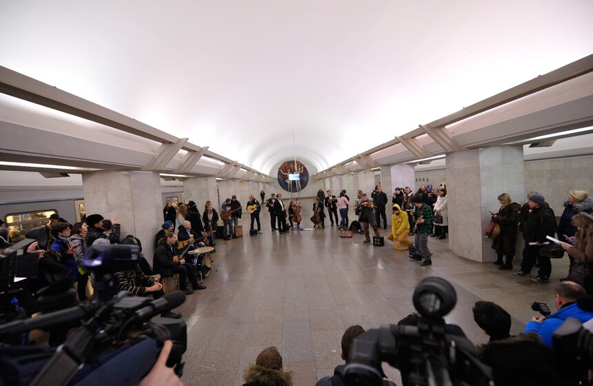 Музыкальный флешмоб в метро в честь Дня студента 14 фото