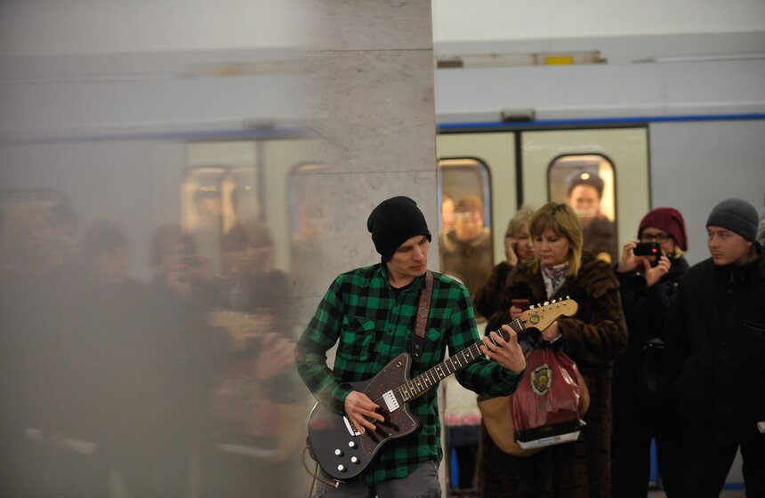 Музыкальный флешмоб в метро в честь Дня студента 12 фото