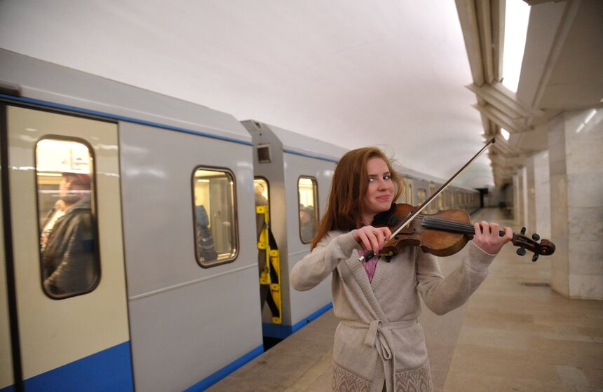 Музыкальный флешмоб в метро в честь Дня студента 5 фото