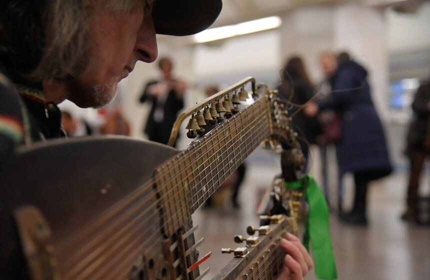 Музыкальный флешмоб в метро в честь Дня студента 2 фото