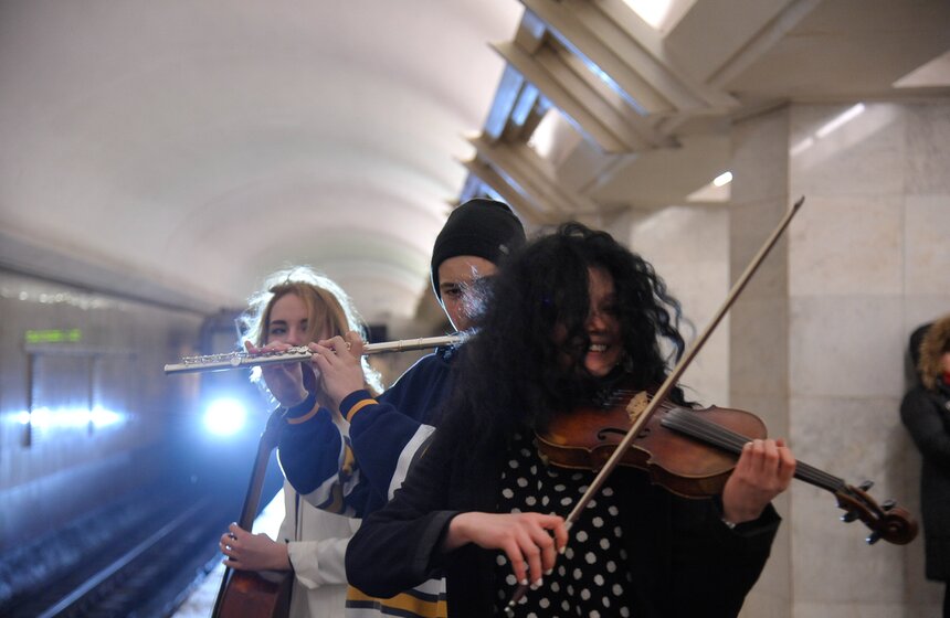 Музыкальный флешмоб в метро в честь Дня студента 4 фото