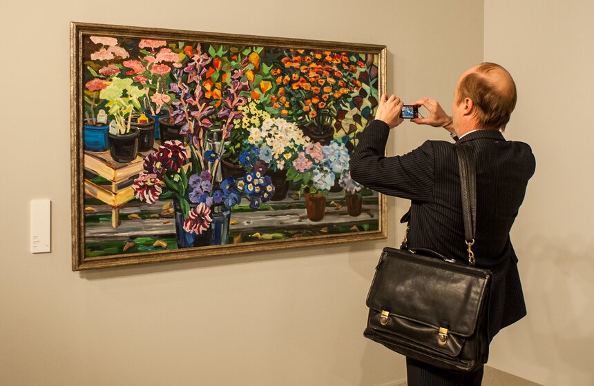 Выставка "Нателла Тоидзе. Скульптура цвета" 13 фото